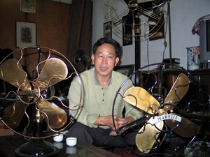 Old fan-collecting hobby of Hanoi-lovers